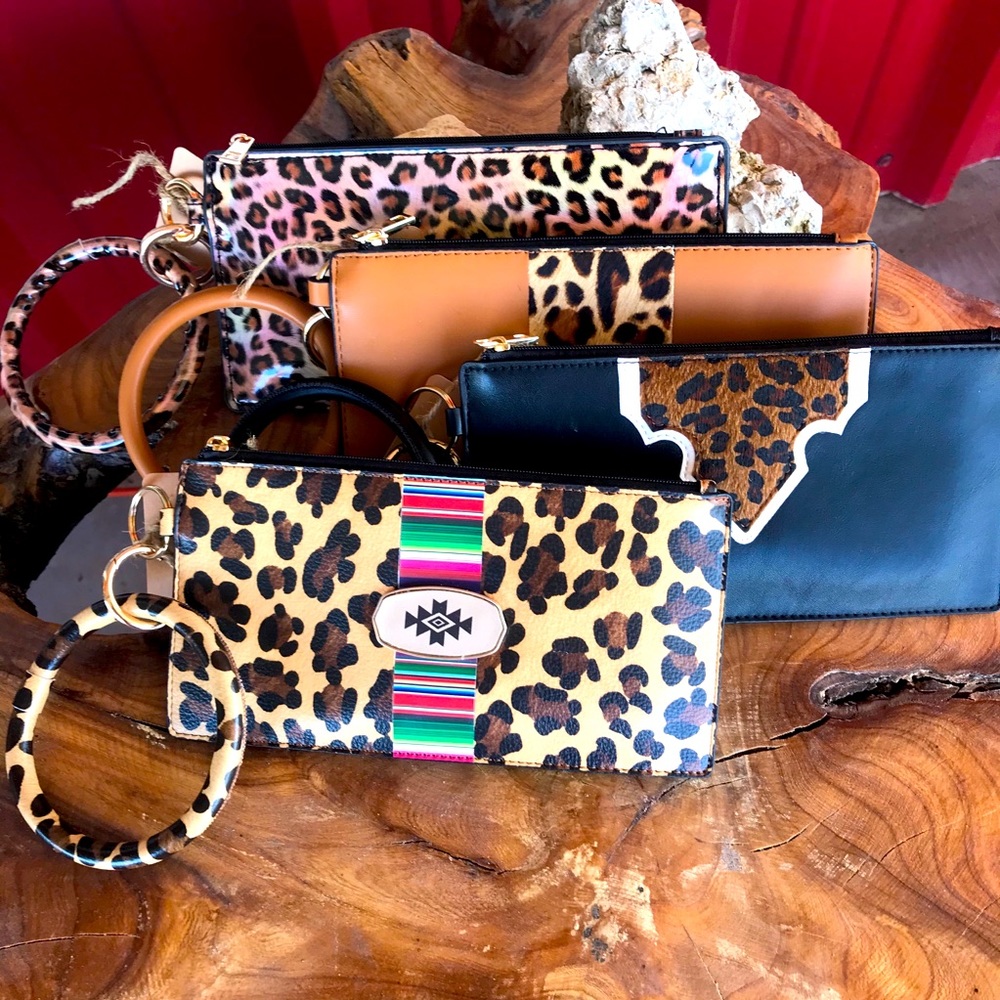 On the town leather pouch and keys bracelet